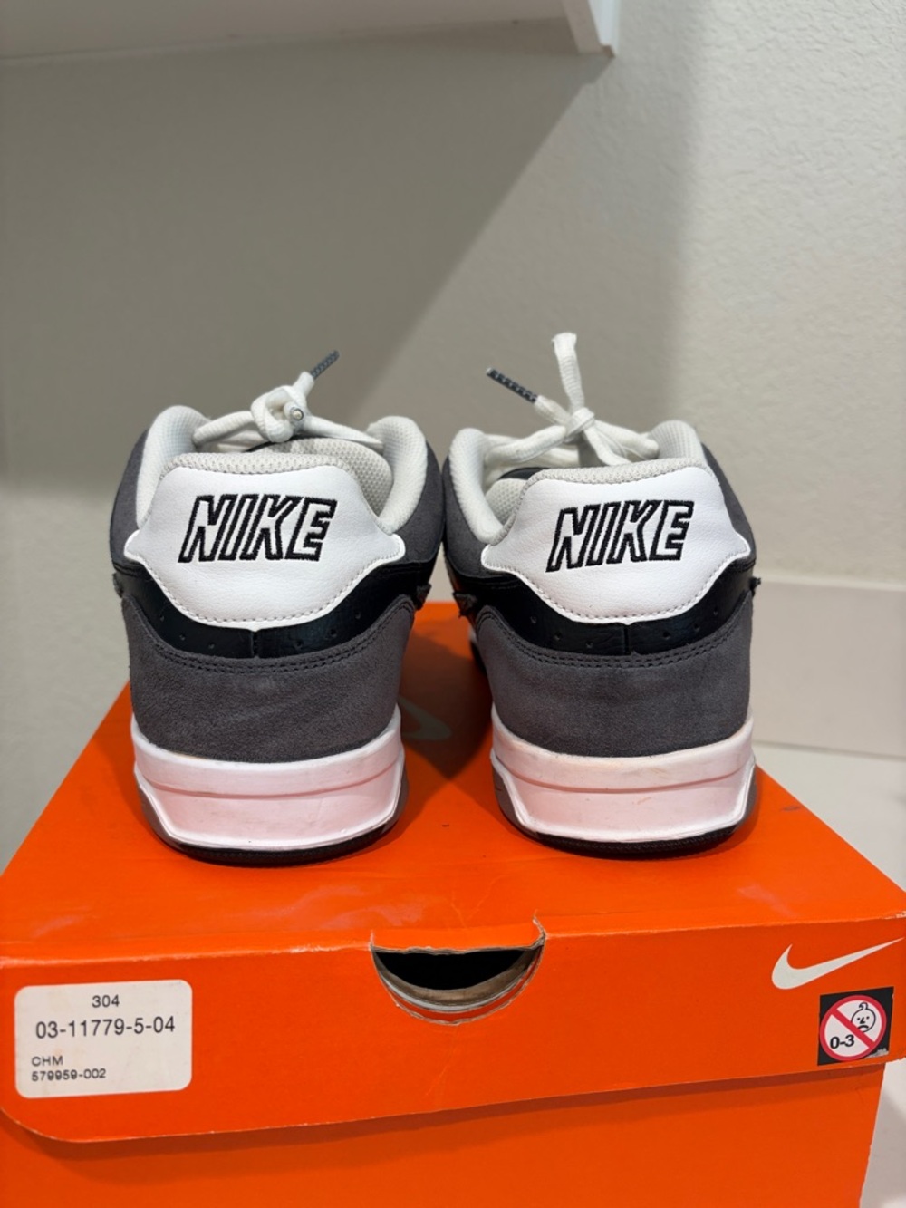 Nike White Black Gray Skate Low-Top Sneakers - Picture 5 of 11